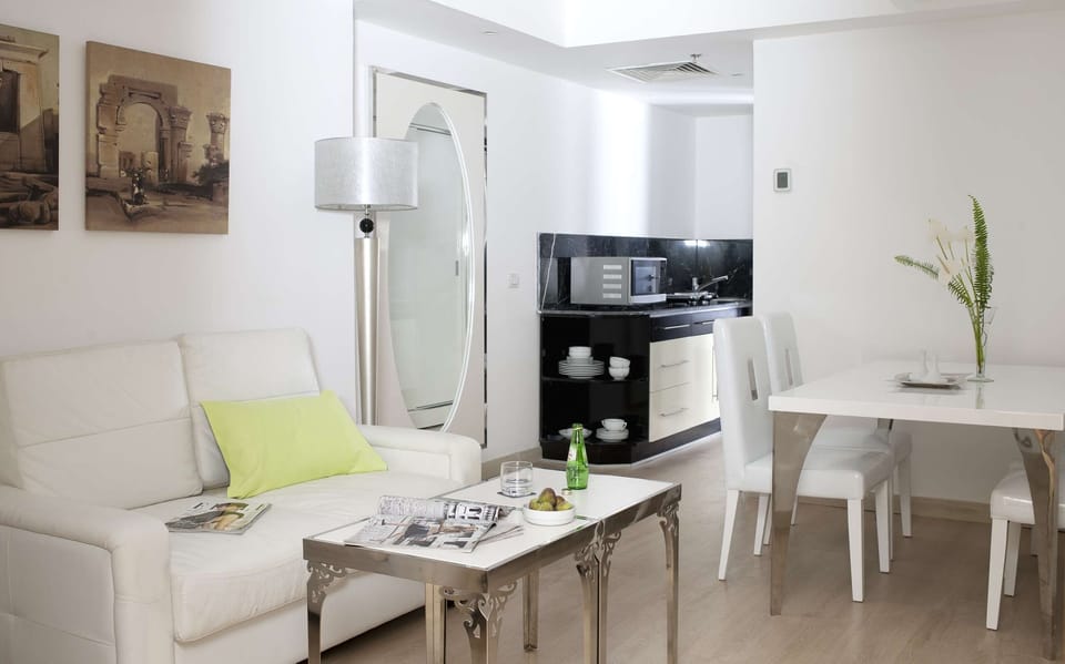 1 bedroom, Egyptian cotton sheets, premium bedding, Select Comfort beds