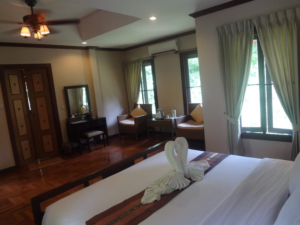 Suite Creek View | In-room safe, rollaway beds (surcharge), WiFi (free)