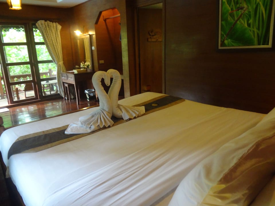 Deluxe Garden View | In-room safe, rollaway beds (surcharge), WiFi (free)