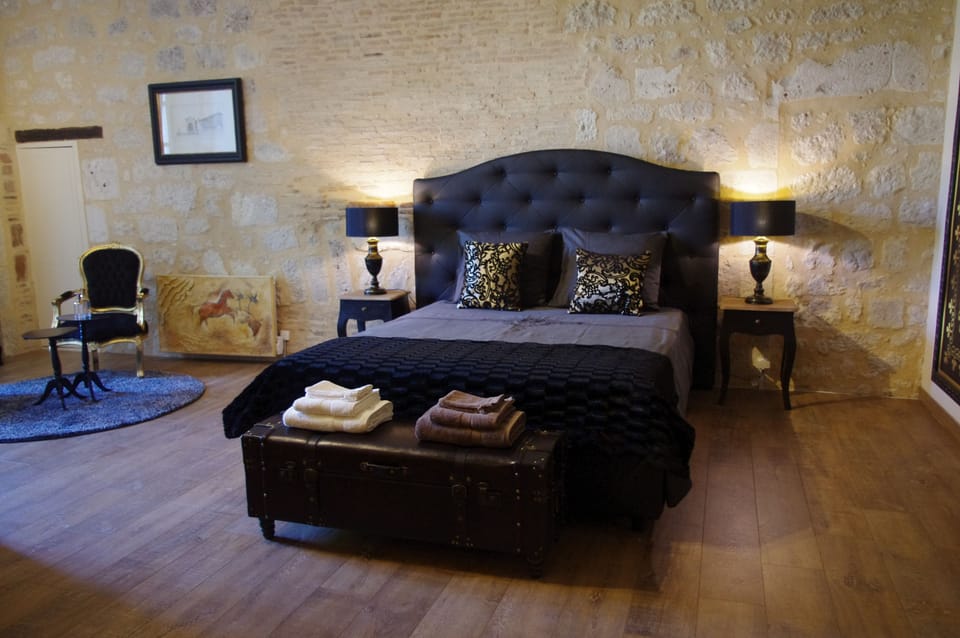 Grand Apartment, 1 Bedroom (de Solminihac) | Individually decorated, individually furnished, blackout drapes