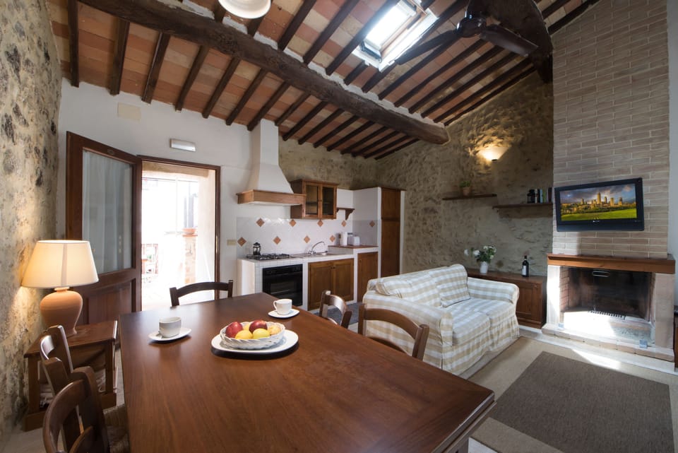 Apartment, 3 Bedrooms (Quadrilocale Villa Dini) | Private kitchenette | Fridge