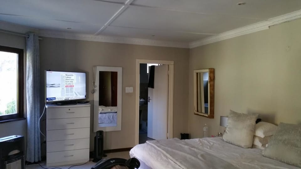 Standard Single Room, 1 Twin Bed, Non Smoking | In-room safe, free WiFi, bed sheets, wheelchair access
