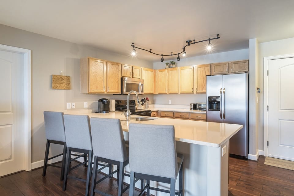 Condo, 2 Bedrooms | Private kitchen | Fridge, oven, coffee/tea maker, toaster
