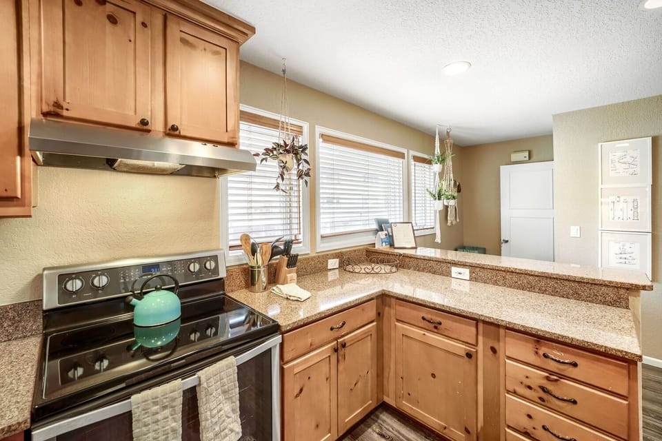 Condo, 3 Bedrooms | Private kitchen | Coffee/tea maker, fridge, oven, toaster