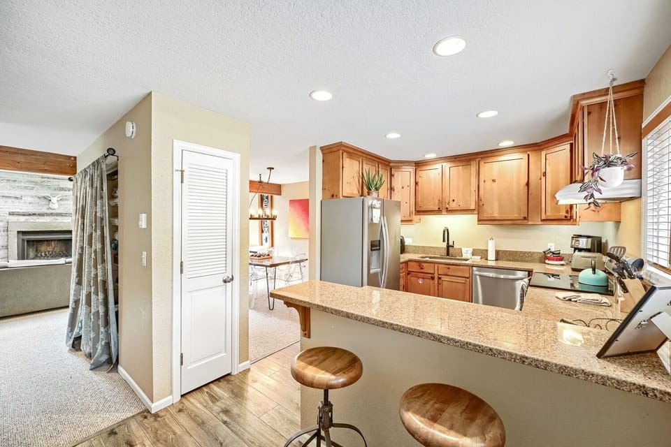 Condo, 3 Bedrooms | Private kitchen | Coffee/tea maker, fridge, oven, toaster