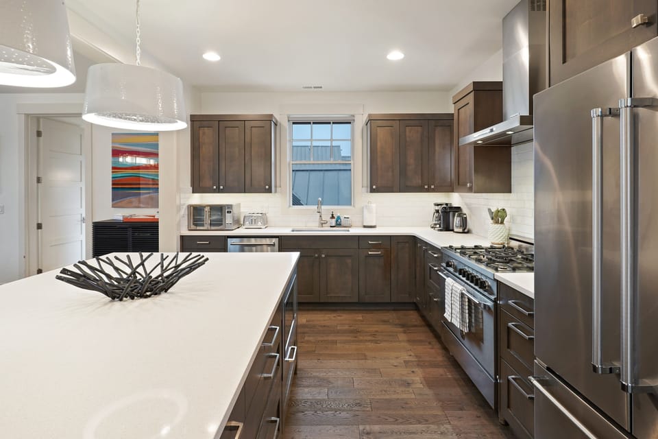 House, 5 Bedrooms | Private kitchen | Fridge, microwave, oven, stovetop