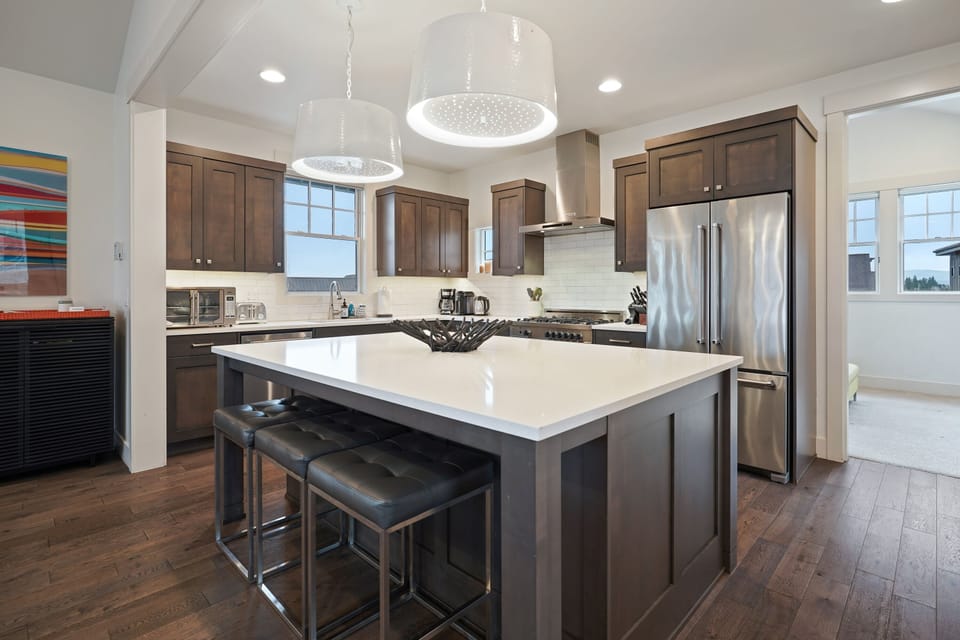House, 5 Bedrooms | Private kitchen | Fridge, microwave, oven, stovetop