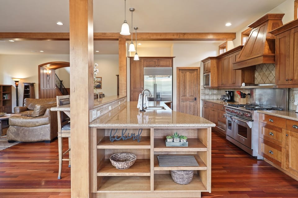 House, 3 Bedrooms | Private kitchen | Fridge, microwave, oven, stovetop