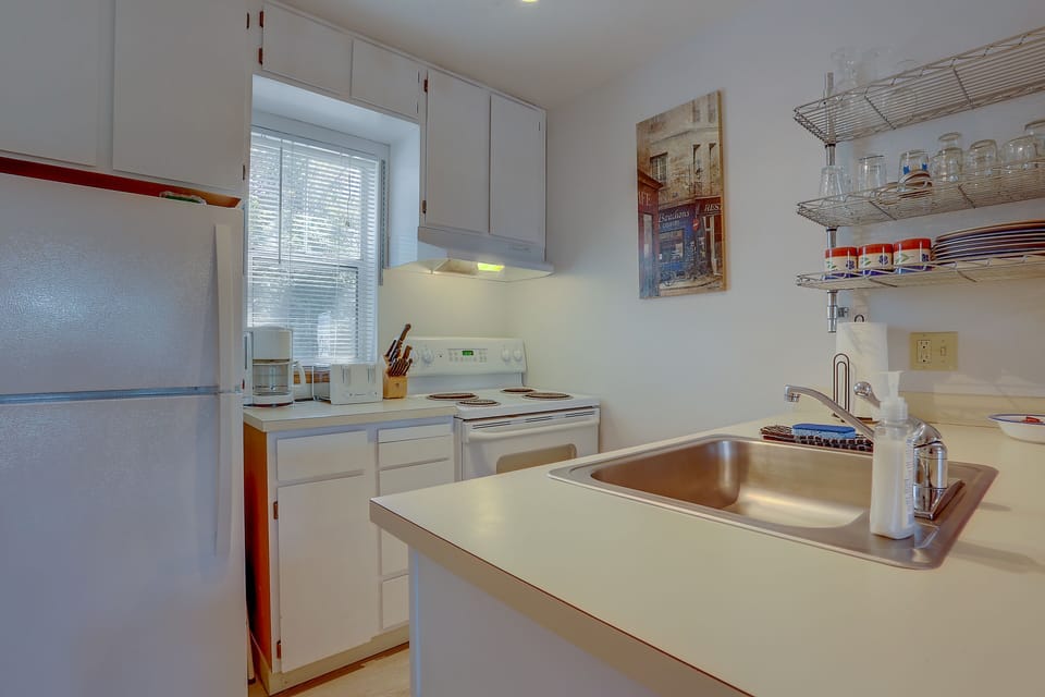 Condo, 2 Bedrooms | Private kitchen | Fridge, microwave, stovetop, dishwasher