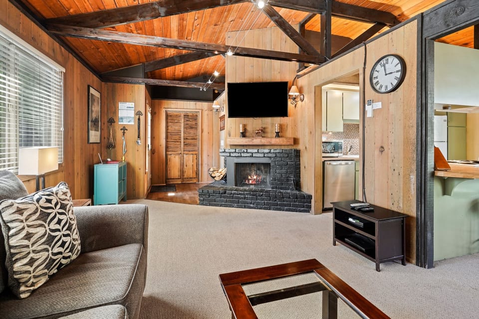 House, 2 Bedrooms | Living area | TV