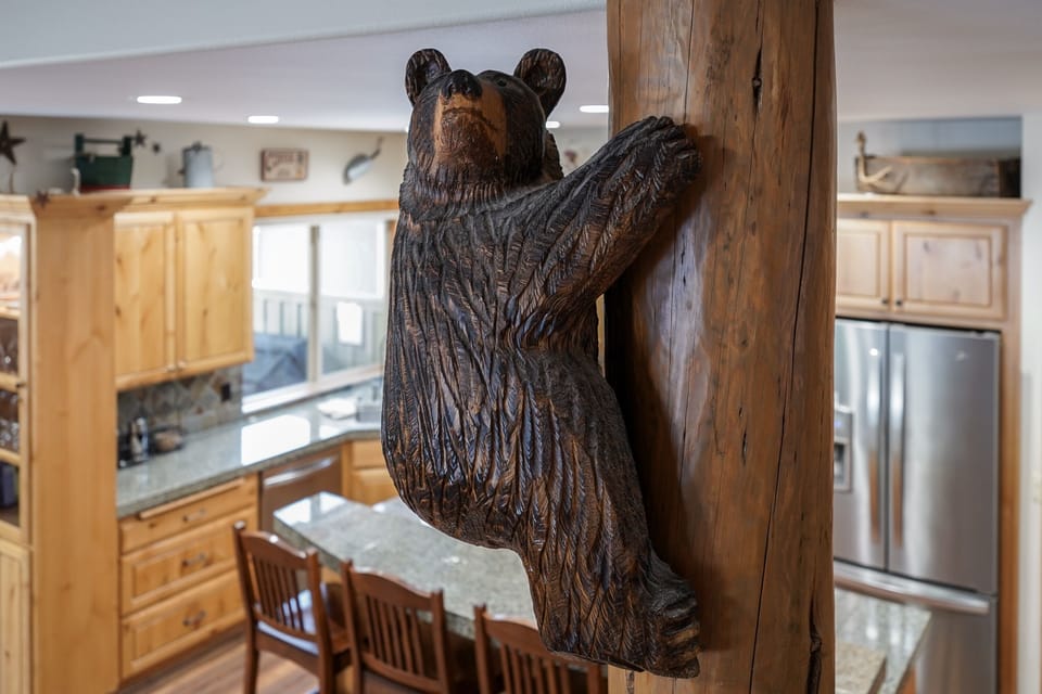 House, 5 Bedrooms | Private kitchen | Fridge, microwave, oven, stovetop