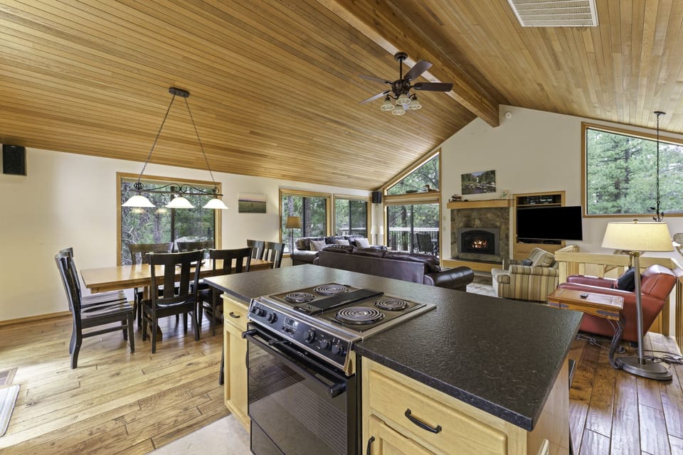 House, 5 Bedrooms | Interior