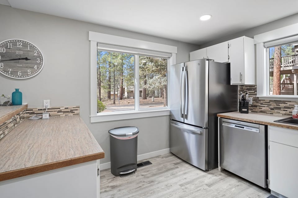 House, 2 Bedrooms | Private kitchen | Fridge, microwave, oven, stovetop