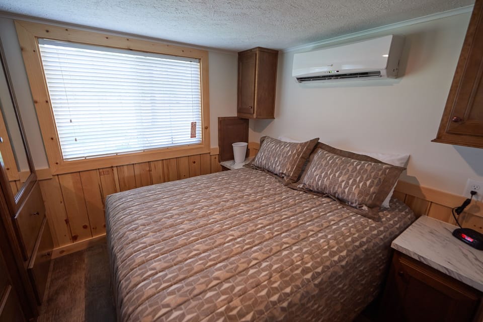 Cottage (6, No Pets, Linens Incld) | Individually furnished, free WiFi, bed sheets