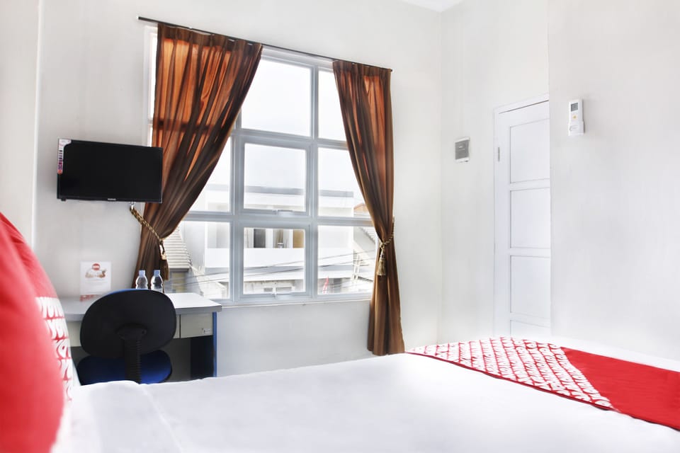Standard Double Room | Desk, free WiFi, bed sheets