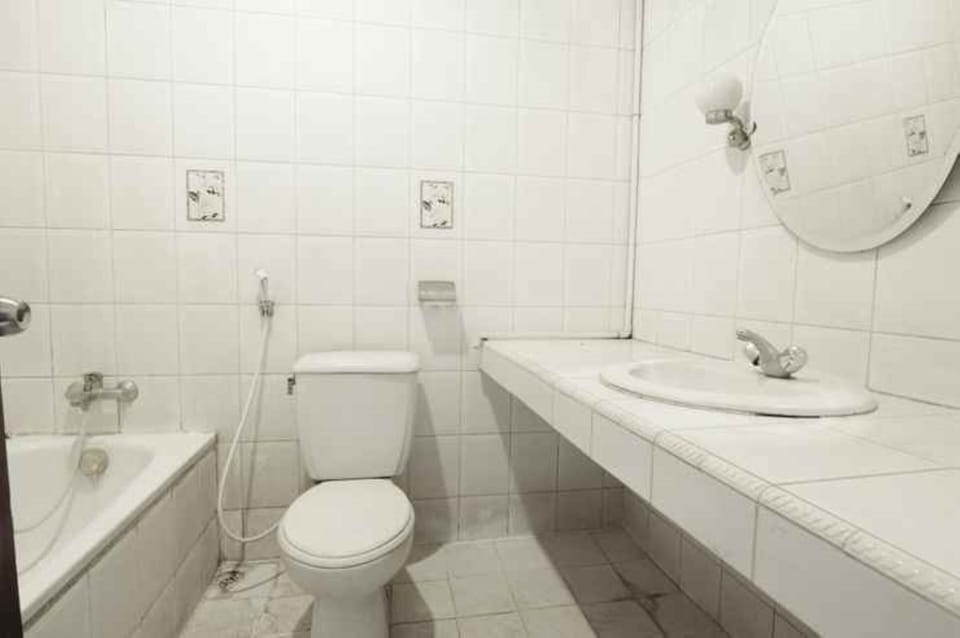 Superior Room | Bathroom | Free toiletries, towels