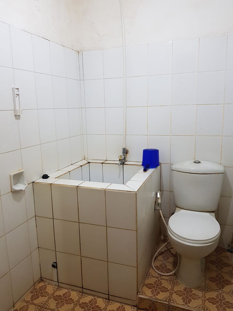 Deluxe Room | Bathroom | Shower, free toiletries, slippers
