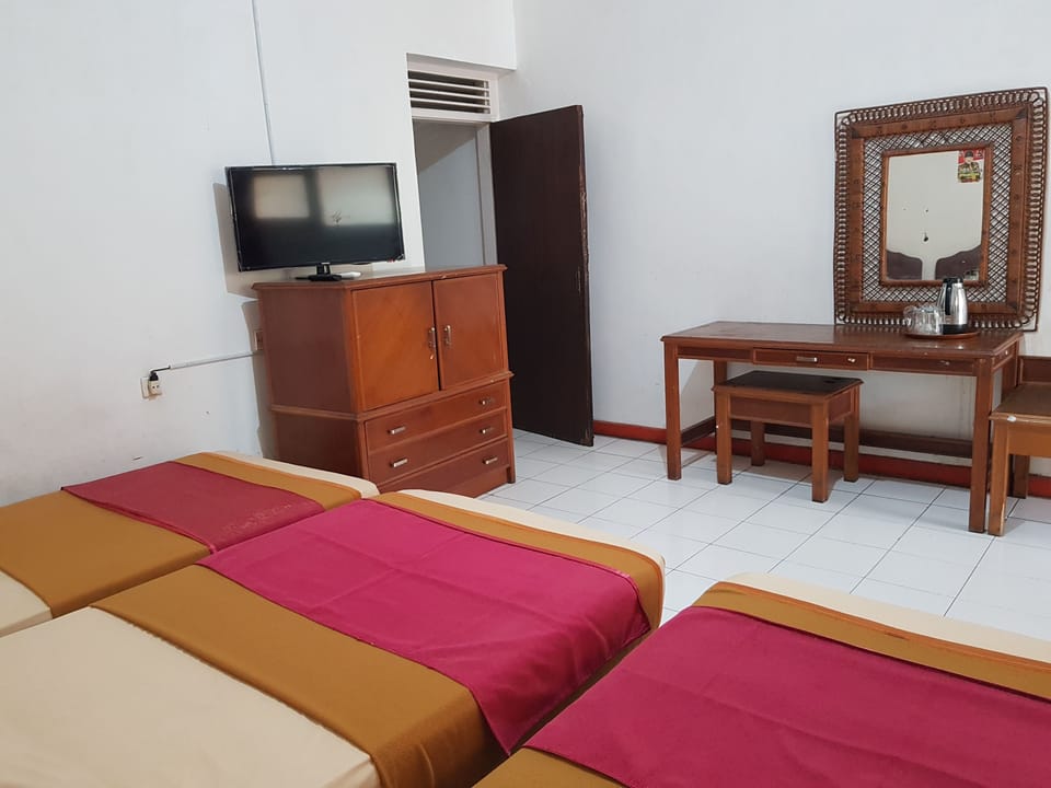 Family Room | Room amenity
