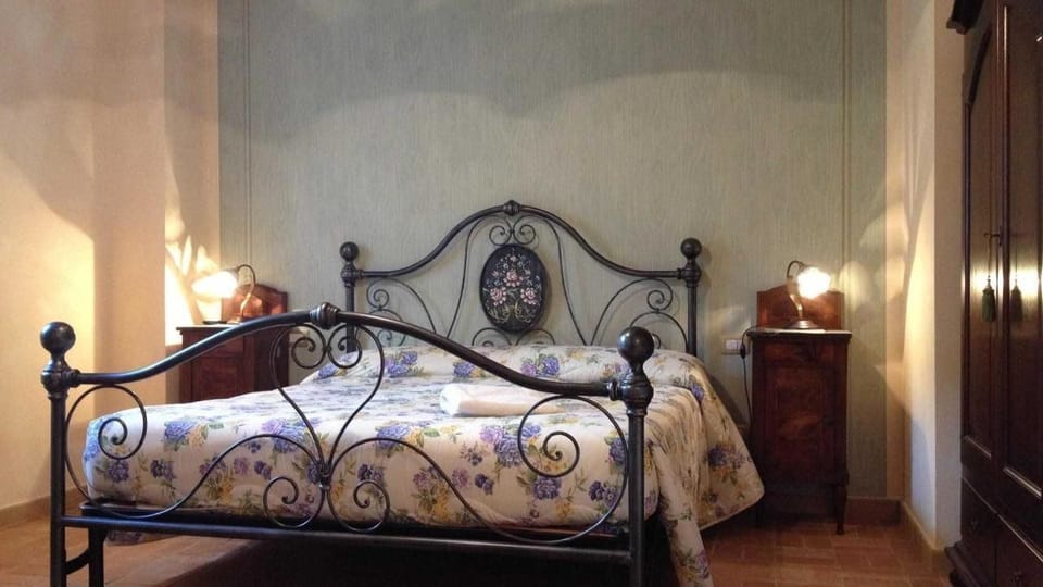 Rollaway beds, free WiFi, bed sheets, wheelchair access