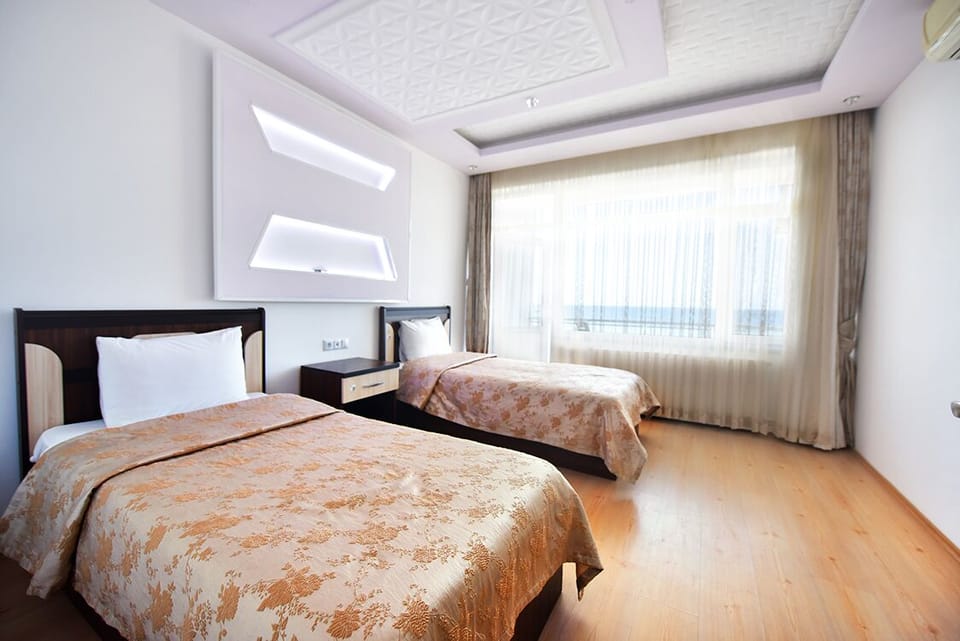 Classic Suite, Multiple Beds | Desk, WiFi (free)