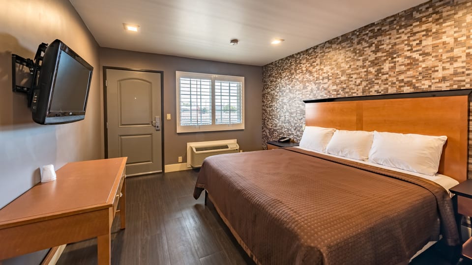 Deluxe Room, 1 King Bed, Non Smoking | View from room