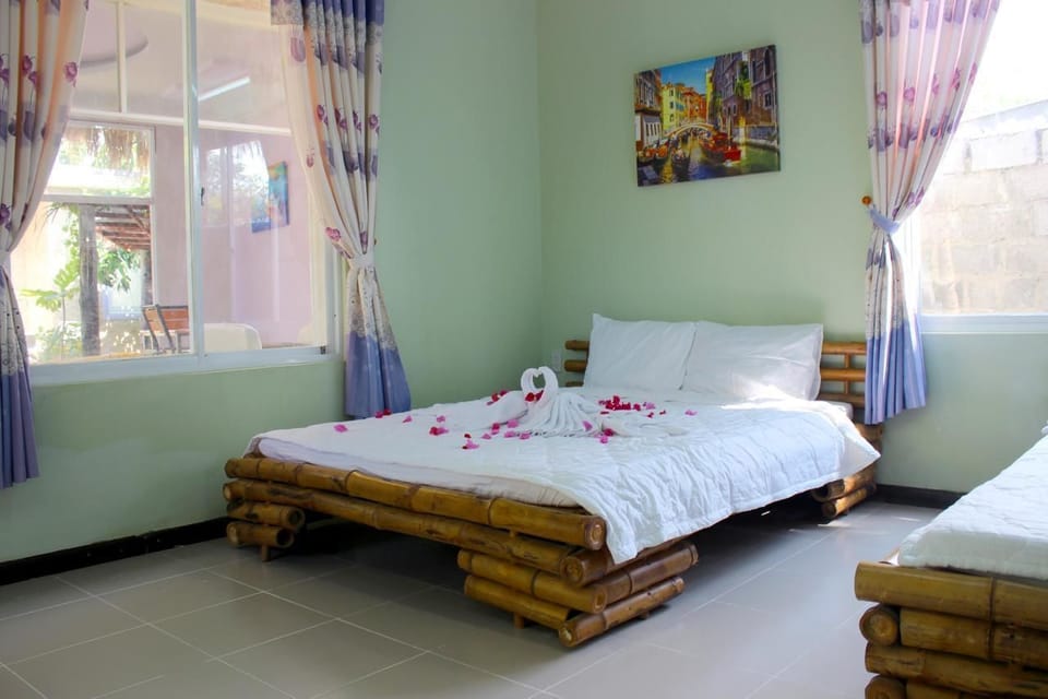 Bungalow, Pool View | Minibar, desk, soundproofing, free WiFi