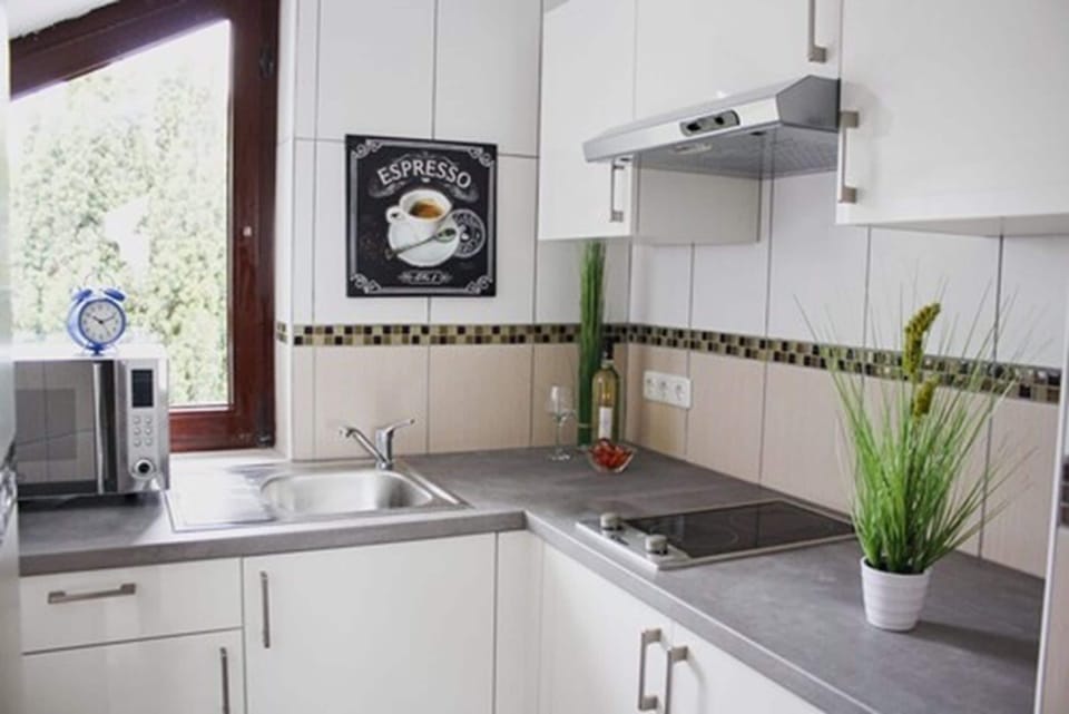 Business Apartment, Kitchen | In-room dining