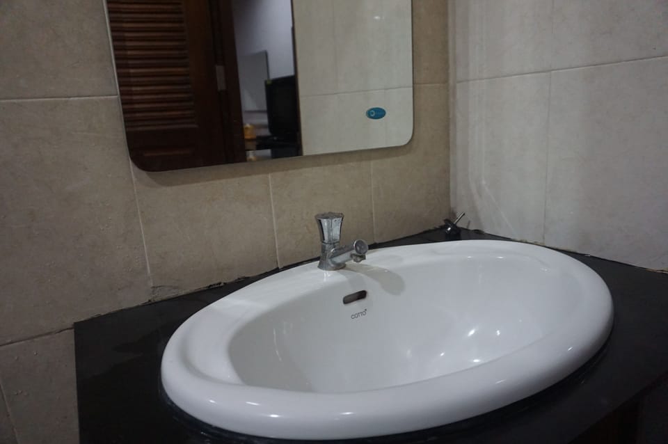 Standard Double Room | Bathroom sink