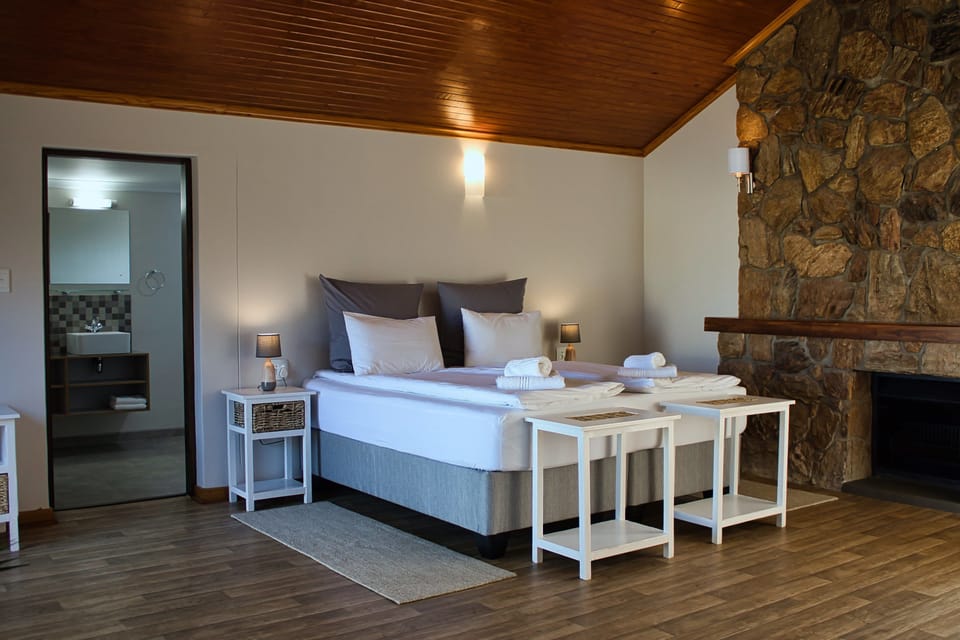 Junior Suite, 1 King Bed, Patio | Egyptian cotton sheets, premium bedding, in-room safe, blackout drapes