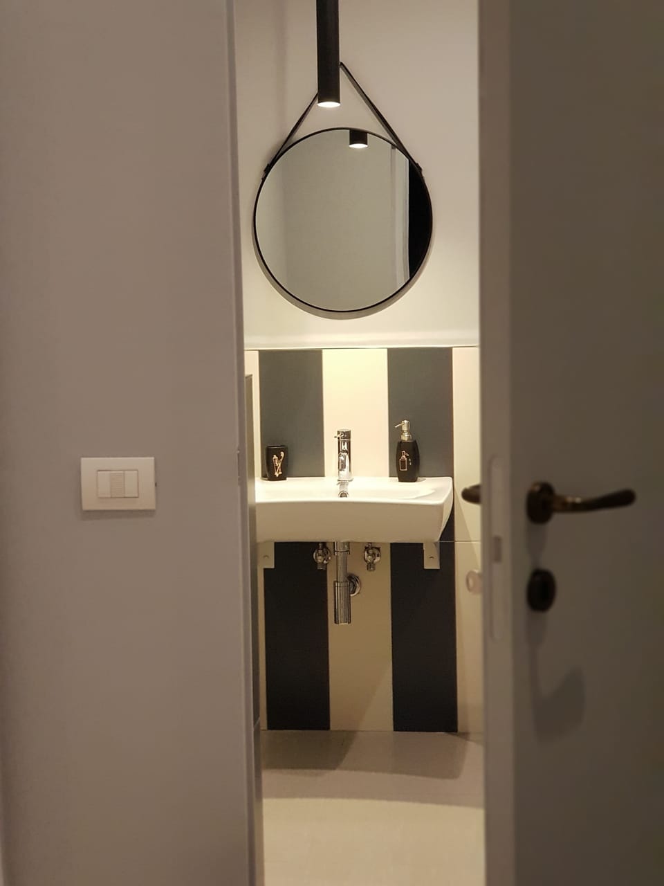 Deluxe Room, 1 Bedroom, Accessible | Bathroom | Shower, hair dryer, slippers, bidet