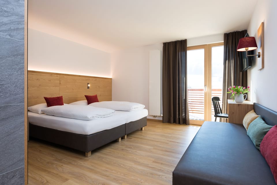 In-room safe, desk, soundproofing, rollaway beds (surcharge)