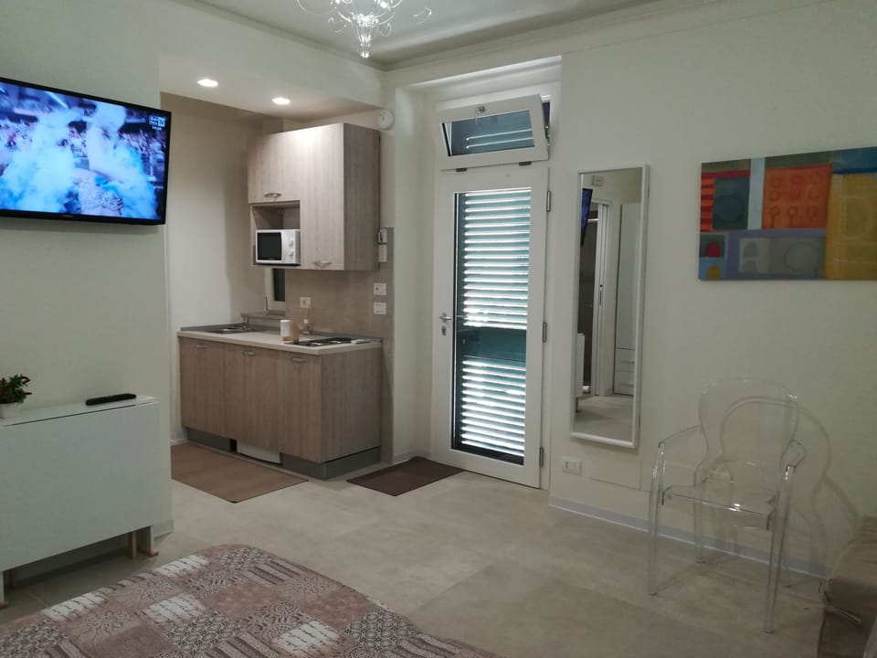 Comfort Studio | Private kitchenette | Full-size fridge, microwave, stovetop, cookware/dishes/utensils