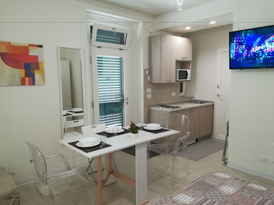 Comfort Studio | In-room dining