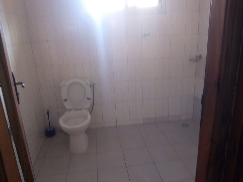 City Apartment, 2 Bedrooms | Bathroom | Shower, rainfall showerhead, towels