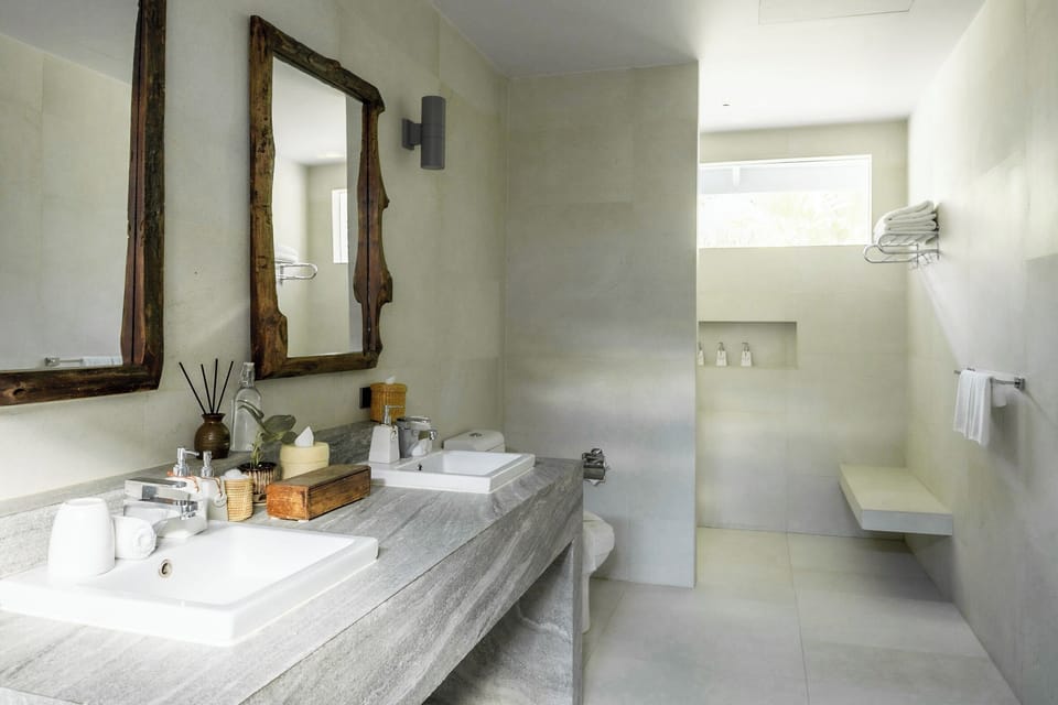 Bay View - Beachfront | Bathroom | Shower, free toiletries, hair dryer, bathrobes