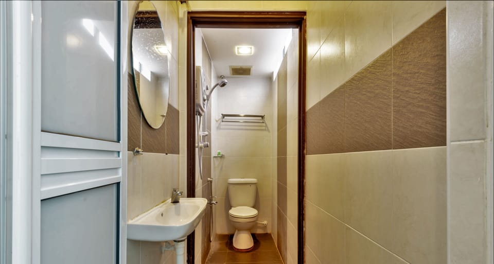 Superior Family  | Bathroom | Shower, free toiletries, towels
