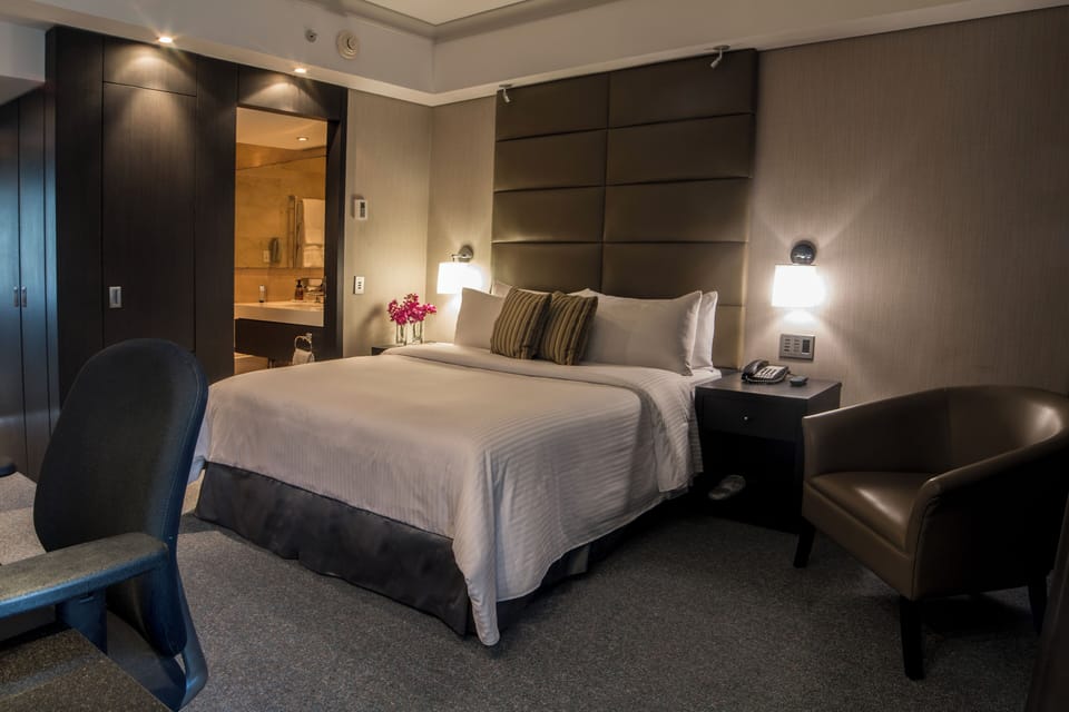 Room | In-room safe, iron/ironing board, free WiFi