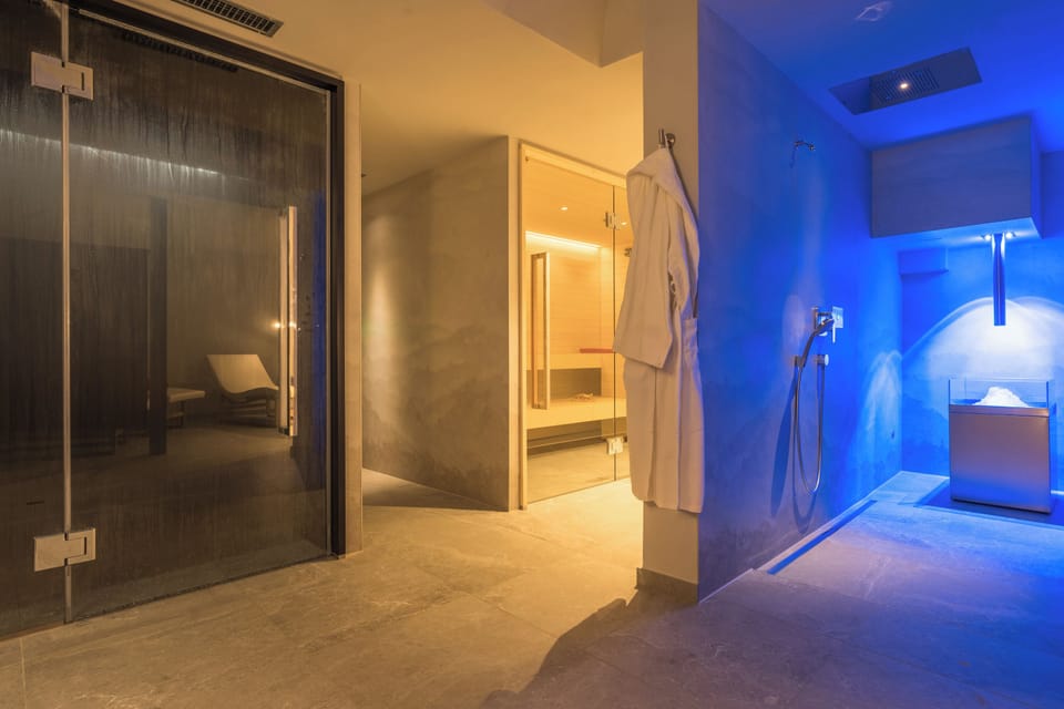 Steam room 