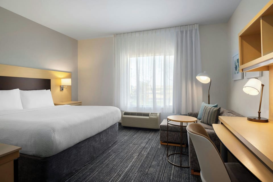 Studio, 1 King Bed | Blackout drapes, iron/ironing board, free WiFi, bed sheets
