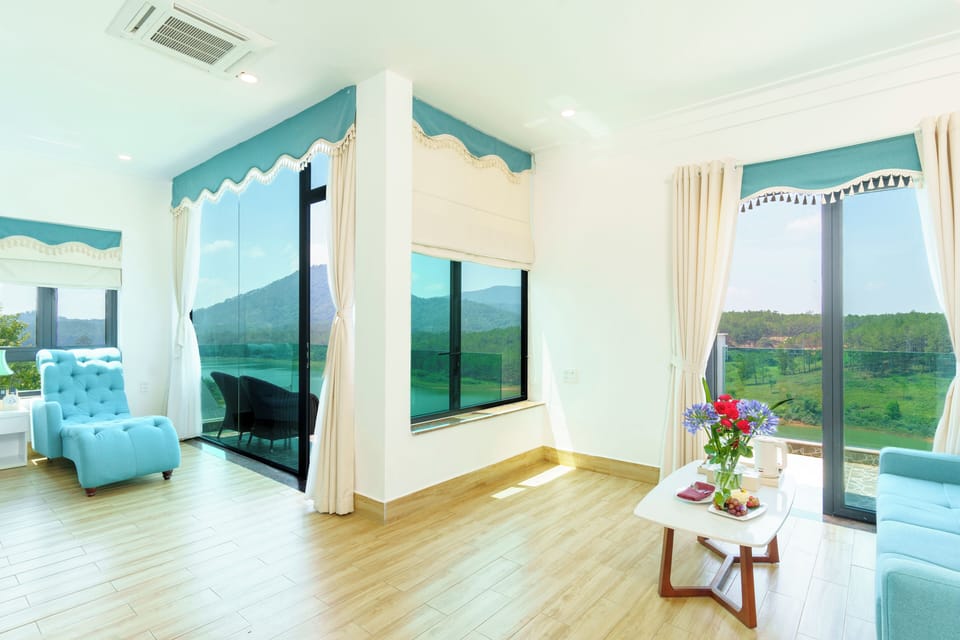 Luxury Double Room | Minibar, in-room safe, desk, blackout drapes