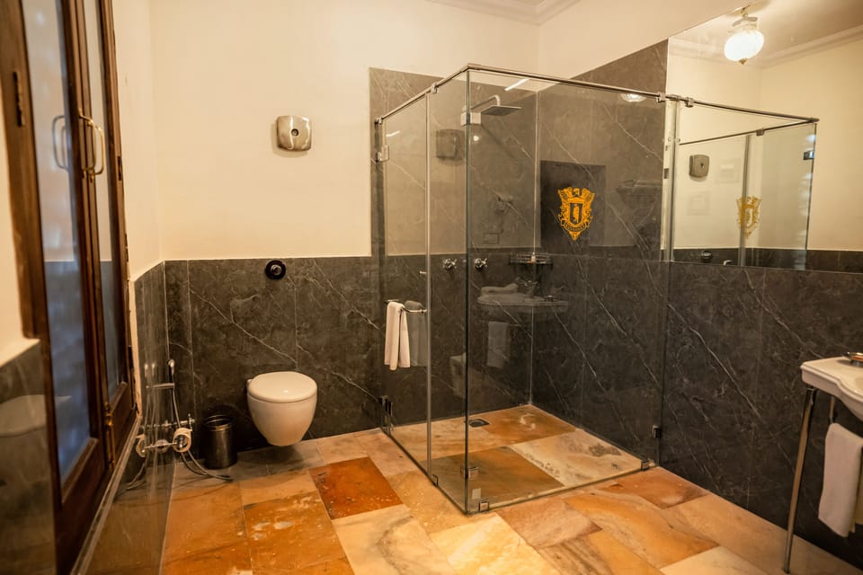 Royal Suite | Bathroom | Hair dryer, towels