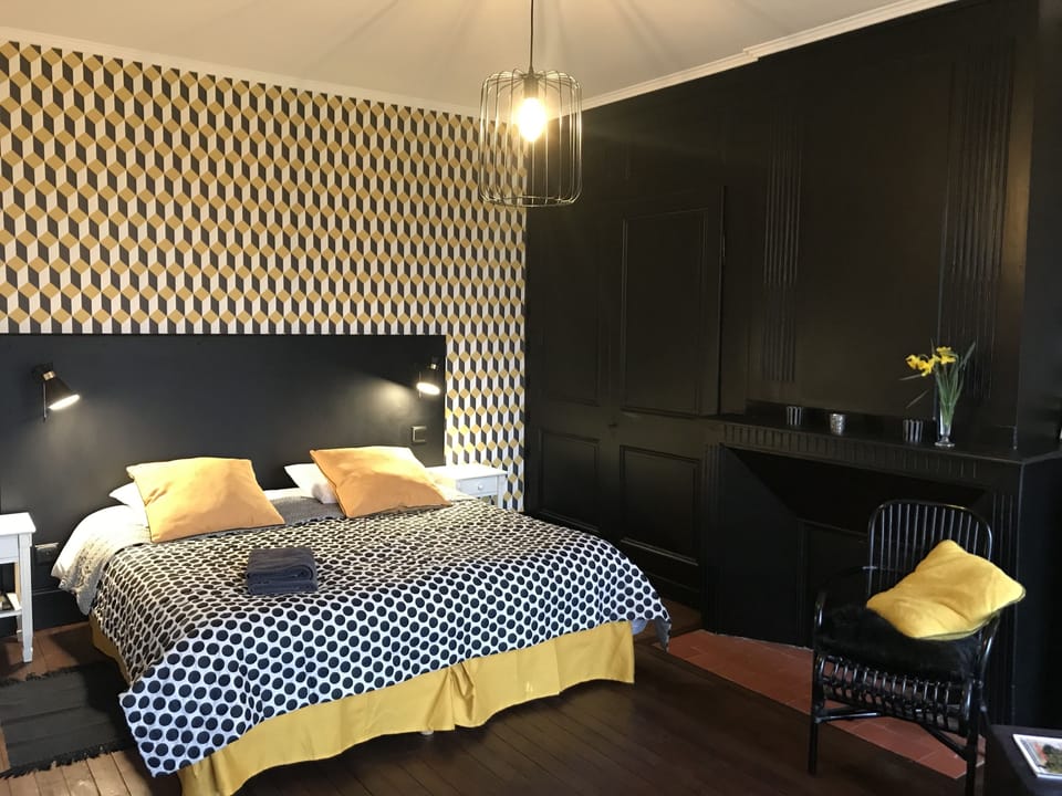 Deluxe Double Room, 1 King Bed (Sherlock Holmes) | Soundproofing, free WiFi, bed sheets