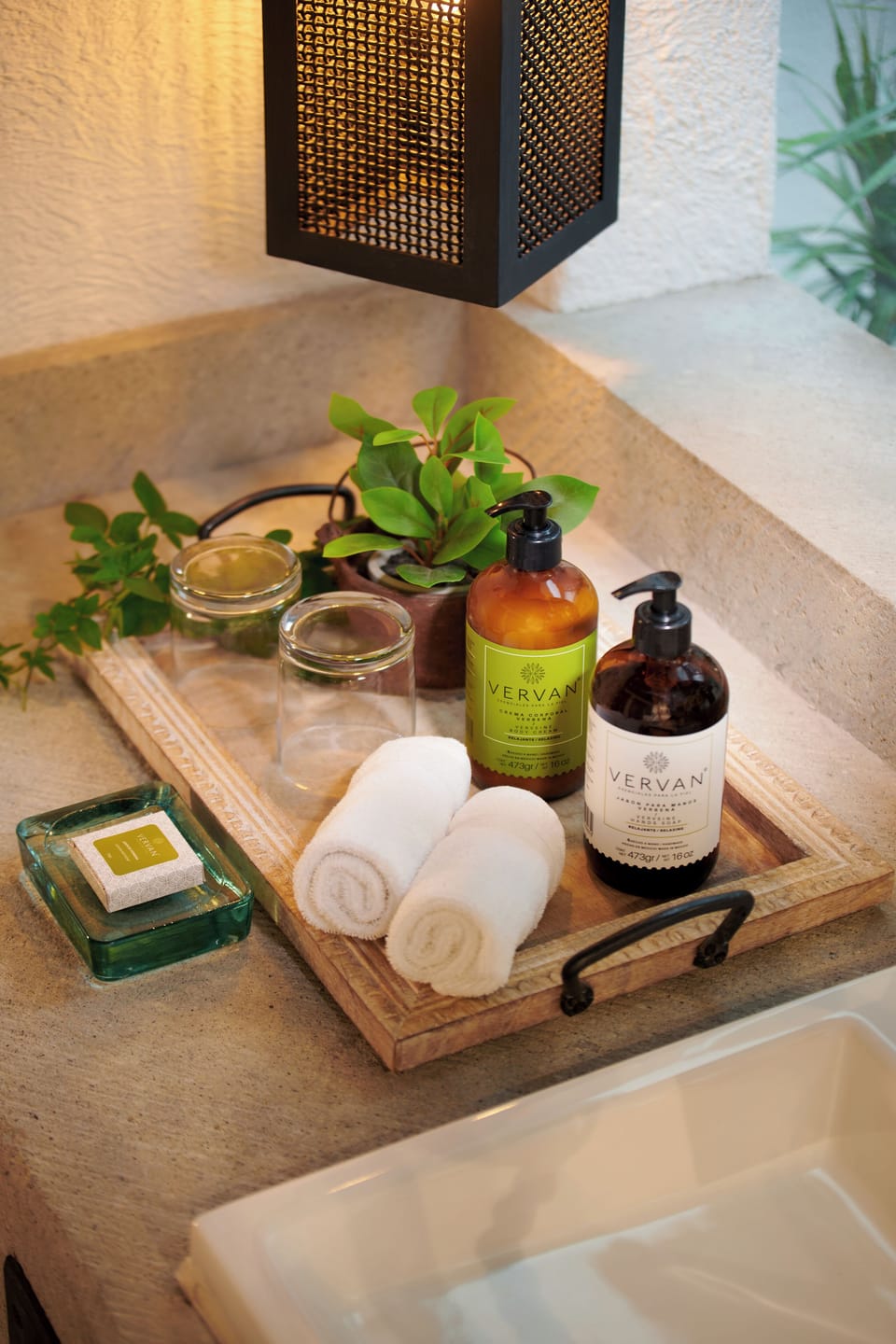 Design Suite, 1 Bedroom, Non Smoking, Ensuite | Bathroom | Free toiletries, hair dryer, bathrobes, slippers