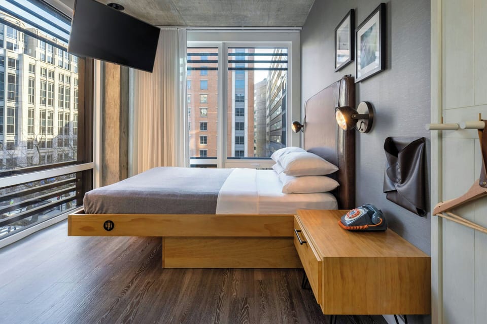 Hypo-allergenic bedding, down comforters, in-room safe, desk