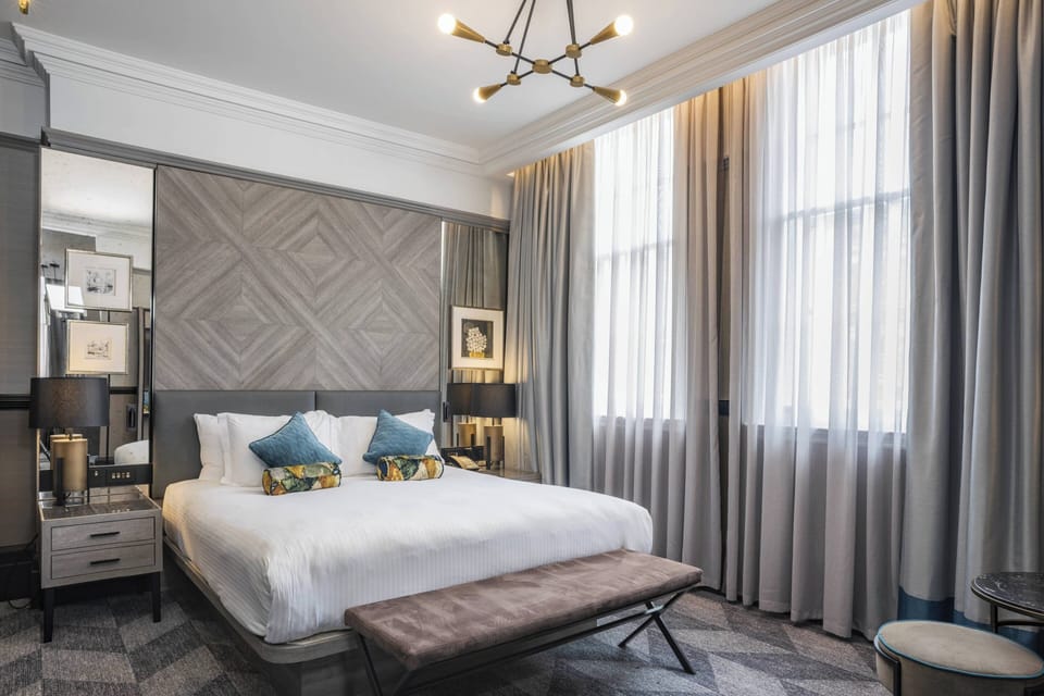 Hypo-allergenic bedding, minibar, in-room safe, desk