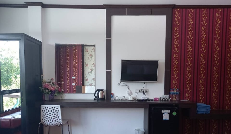 Family Room | In-room safe, blackout drapes, WiFi (free)