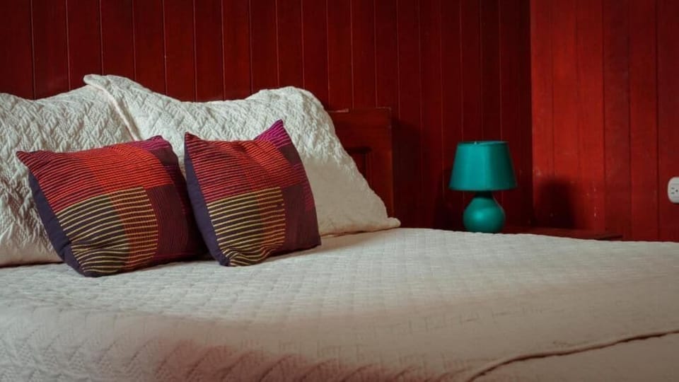 Basic Triple Room, Shared Bathroom | WiFi (free), individually decorated, individually furnished, bed sheets