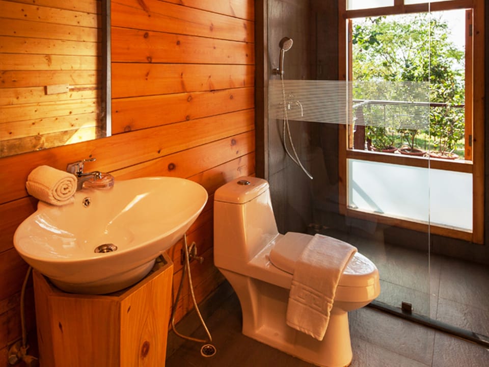 Wooden Cottage Room | Bathroom | Shower, rainfall showerhead, free toiletries, hair dryer (on request)