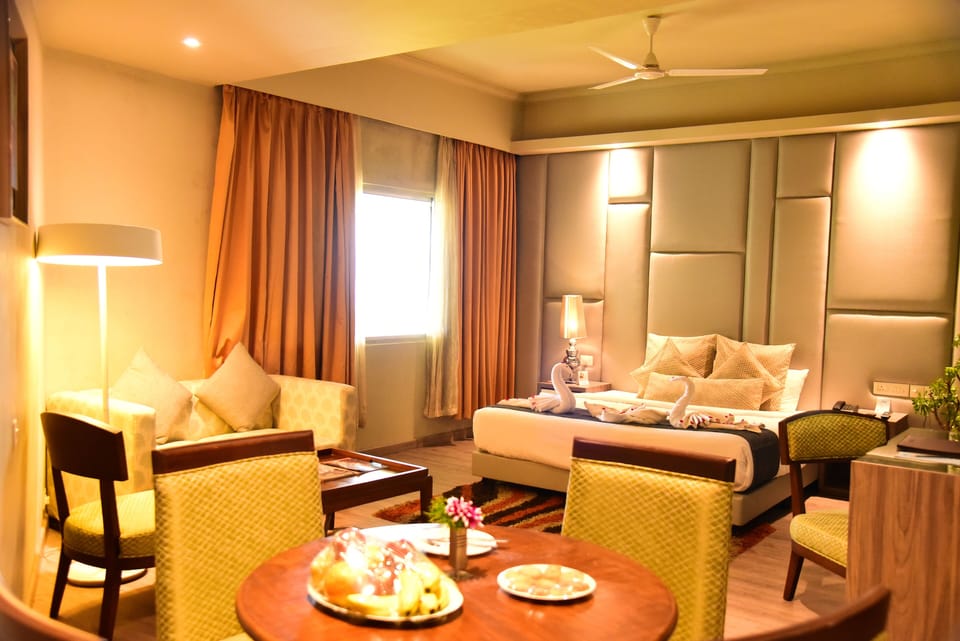 Deluxe Suite | 1 bedroom, premium bedding, in-room safe, desk
