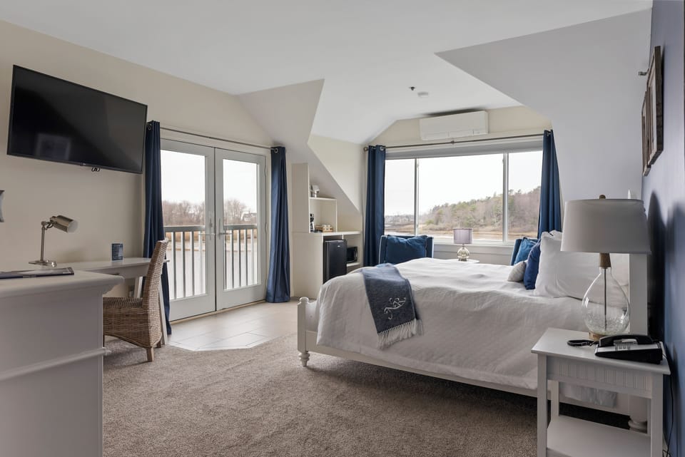Portside King Third Floor Corner Water View | Individually decorated, individually furnished, iron/ironing board